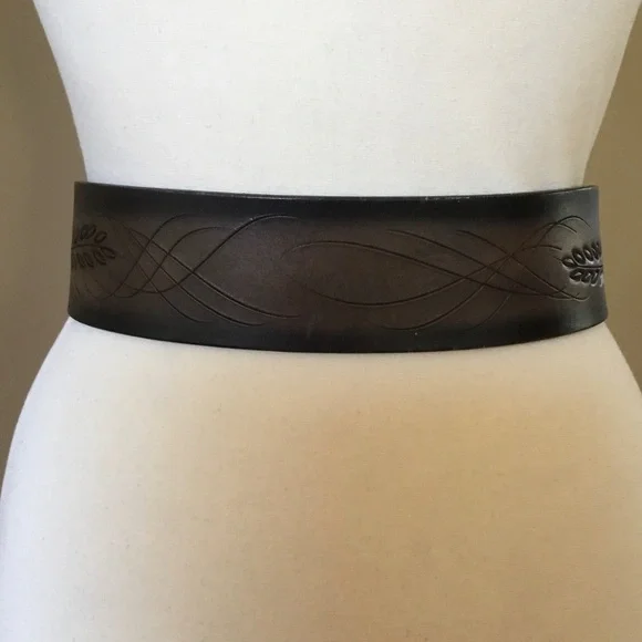 Free People Afterlife Boutique Vintage 1970’s Tooled Brown Leather Boho Belt